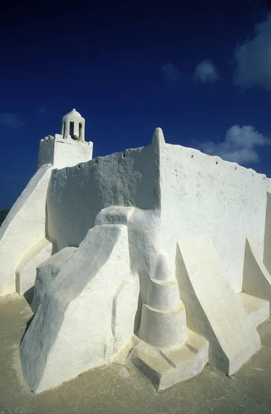 位于北非图尼西亚南部地中海的德热巴岛上的一座传统清真寺 — 图库照片