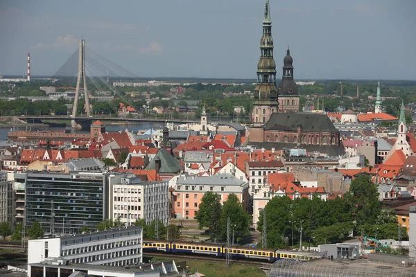 Die Altstadt Mit Der Vansu Brücke Und Der Kathedrale Sowie — Stockfoto