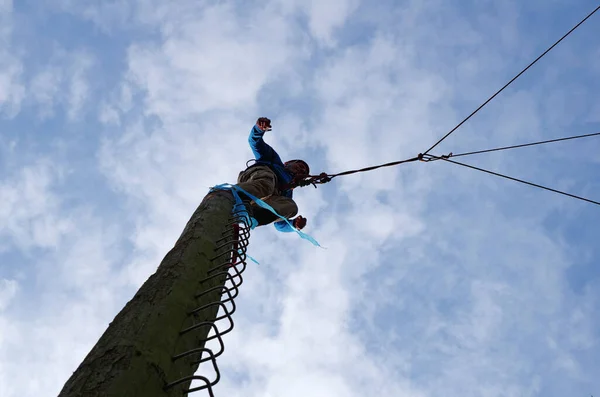 폴에서 뛰어내리기 Experience Paedagogic Personality Training Team Training Rope Garden — 스톡 사진