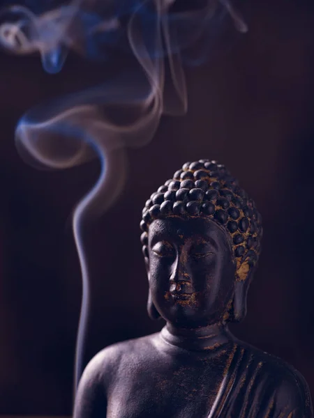 Ritratto Buddha Illuminato Con Bastoncini Incenso Fumo — Foto Stock