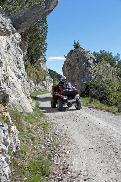 Con Atv Sul Passo Tremalzo — Foto Stock