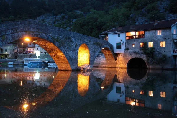 Paisagem Com Ponte Pedra Rijeka Crnojevica Com Rio Rijeka Crnojevica — Fotografia de Stock