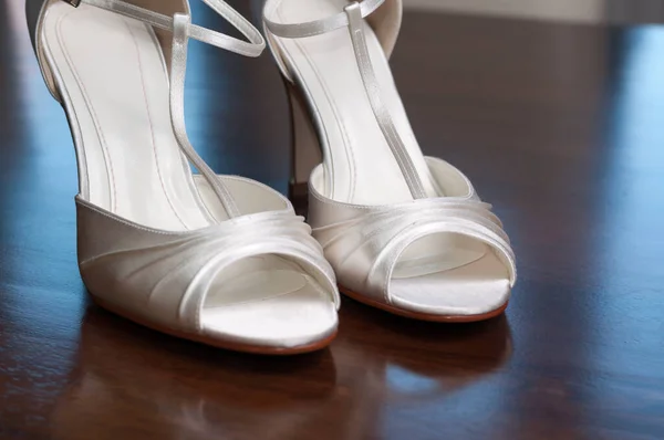 Біле Взуття Підлозі — стокове фото