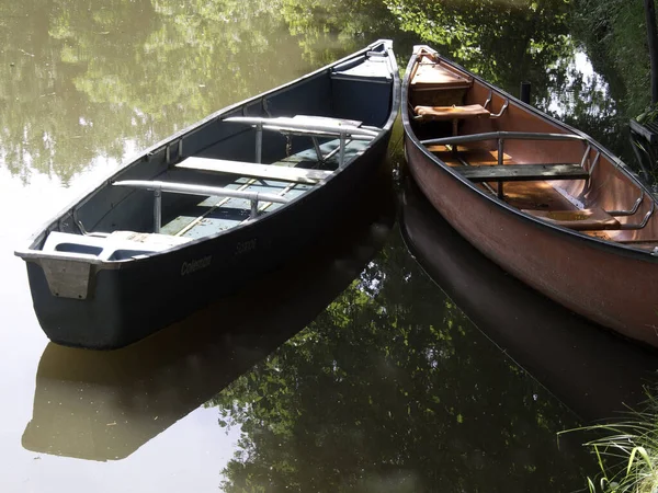 Старая Лодка Озере — стоковое фото