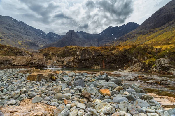 Bergslandskap Med Floden — Stockfoto