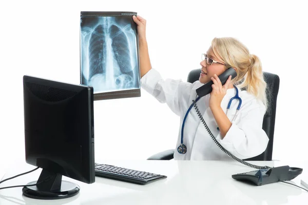 Docteur Avec Radiographie — Photo