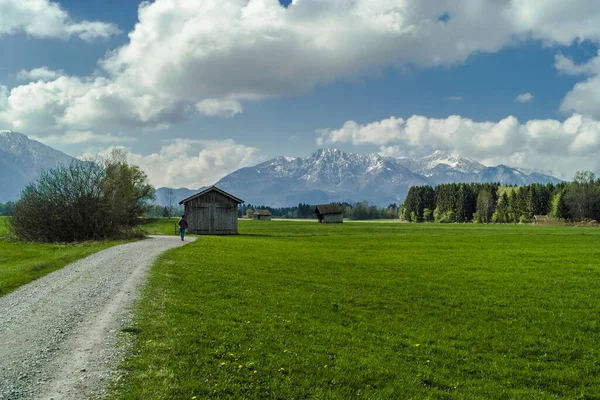 Landschap Van Berg Met Groen Gras Wolken — Stockfoto
