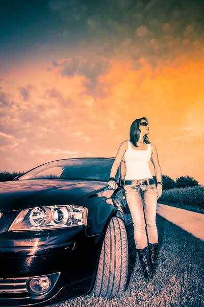 Young Woman Leans Vehicle Evening — Stock Photo, Image