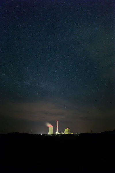 Das Bild Zeigt Ein Kohlekraftwerk Bei Nacht — Stockfoto