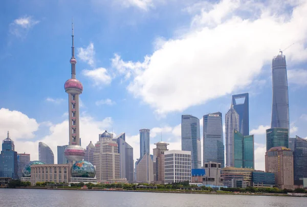 上海のスカイラインと中国のLujiazui金融センターの景色 — ストック写真