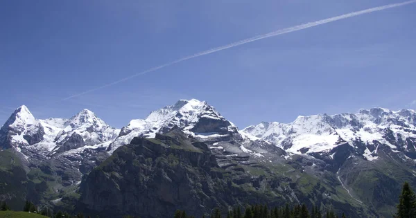 Berglandschap Met Sneeuw Blauwe Lucht — Stockfoto