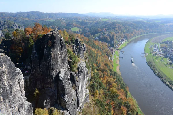 Bastei Basteifelsen Elbe Elbtal River Ship Cargo Ship Rock Rock — Foto de Stock