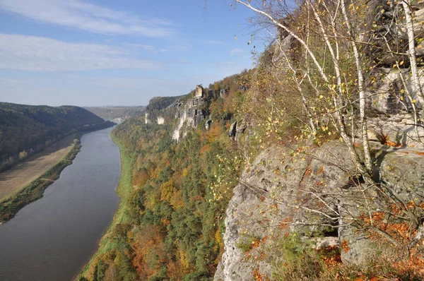 Bastei Basteifelsen Labe Elbtal Řeka Loď Nákladní Loď Skála Skály — Stock fotografie