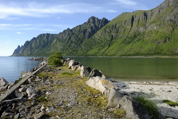 Toupeira Pedra Praia Ersfjord Senja Troms Noruega — Fotografia de Stock