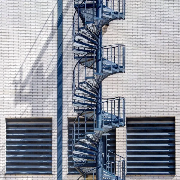 螺旋楼梯施工 爬楼梯 — 图库照片