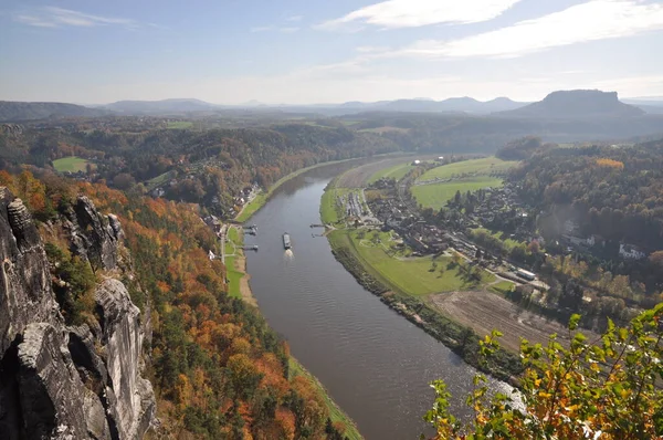 Bastei Basteifelsen Elbe Elbtal Nehir Gemi Kargo Gemisi Kaya Kaya — Stok fotoğraf