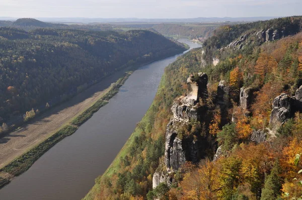 Bastei Basteifelsen Elbe Elbtal Folyó Hajó Teherhajó Szikla Szikla Hegymászó — Stock Fotó