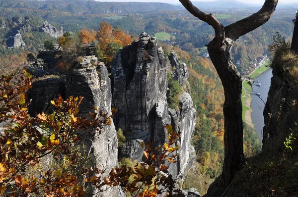 Bastei Basteifelsen Elbe Elbtal River Ship Cargo Ship Rock Rock — ストック写真