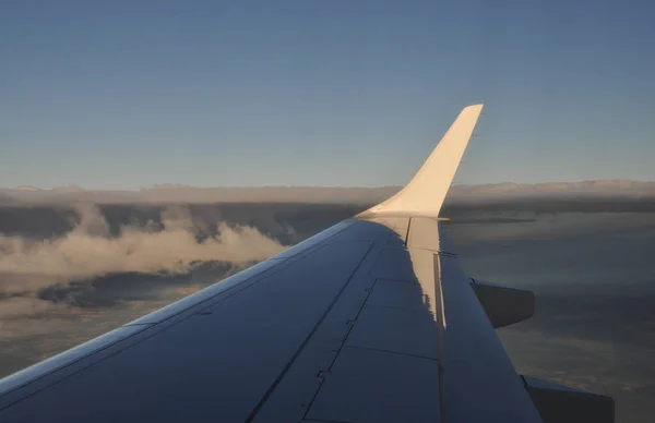 Luft Flug Fliege Fliege Reise Urlaub Flugzeugflügel Wolke Wolken Urlaubsreisen — Stockfoto