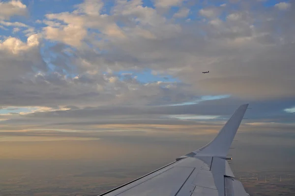 Luft Flug Fliege Fliege Reise Urlaub Flugzeugflügel Wolke Wolken Urlaubsreisen — Stockfoto