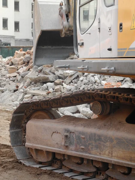 demolition work,demolition,house,excavator,pliers,grabs,demolition works,construction,dismantling,construction work,construction work,high-rise,frankfurt