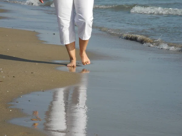 Praia Areia Praia Arenosa Pés Mar Ondas Ondas Mar Bem — Fotografia de Stock