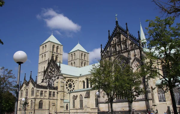 Malerischer Blick Auf Majestätische Kathedralenarchitektur — Stockfoto