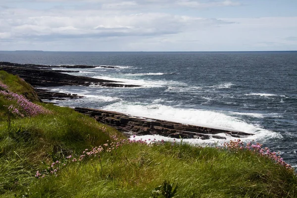 Cliffs Rocks Protrude Sea — Stock Photo, Image