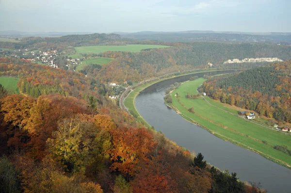 Elbsandsteingebirge Herbst Elbe Elbsandstein Sächsische Schweiz Sachsen Deutschland Landschaft Fluss — Stockfoto
