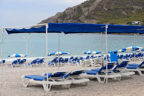 Пляж Испании Deckchair — стоковое фото