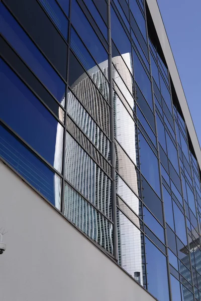 Fassade Glasfassade Gebäude Haus Modern Architektur Spiegeln Hochhaus Frankfurt Blau — Stockfoto