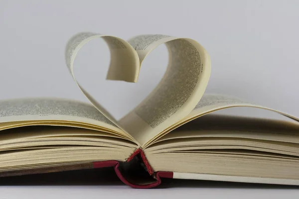 Книга Кохання Форма Серця — стокове фото