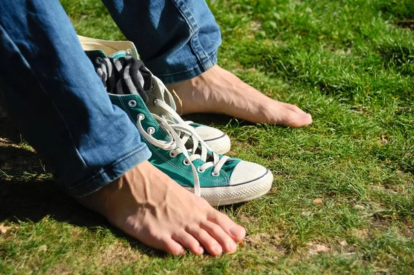 Shoes Undressed Barefoot — Stock Photo, Image