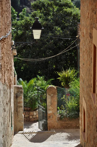 Fornalutx Maiorca Casa Cancello Giardino Lampada Lanterna Isole Baleari Spagna — Foto Stock