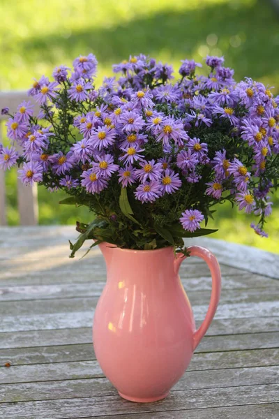 Bouquet Flowers Vase Wooden Table — Stock Photo, Image