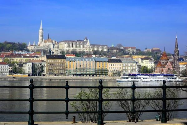 Várnegyed Budapesten Mátyás Templom Szállodakomplexum Duna Halász Bástya — Stock Fotó