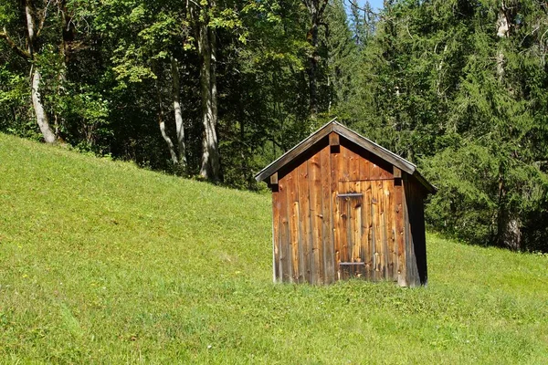 Holzhaus Den Alpen — Stockfoto