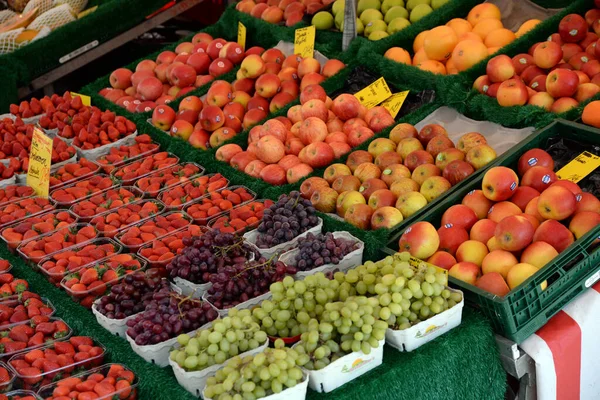 Mercato Della Frutta Sul Mercato Settimanale — Foto Stock