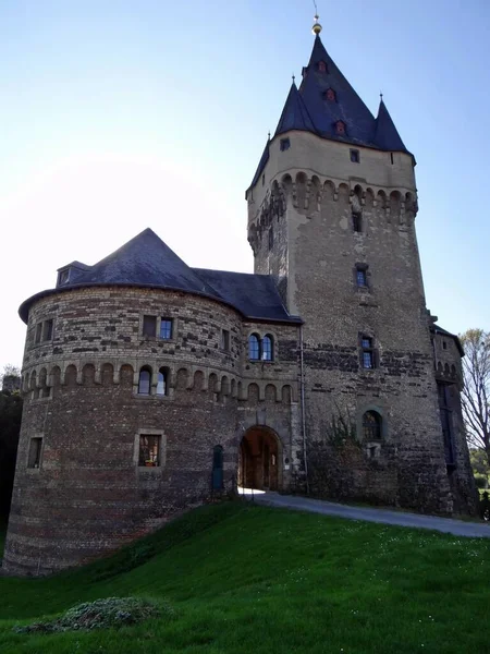 Malebný Pohled Majestátní Středověkou Hradní Architekturu — Stock fotografie