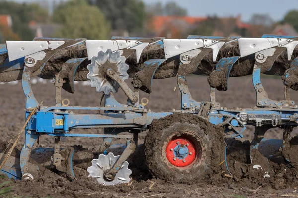 Traktor Plöjning Fältet — Stockfoto