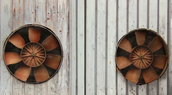 Een Set Van Verschillende Elektrische Ventilatoren Houten Vloer — Stockfoto