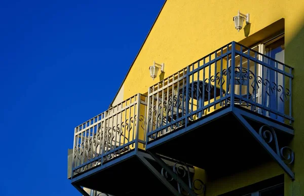 Металевий Балкон Поруч — стокове фото