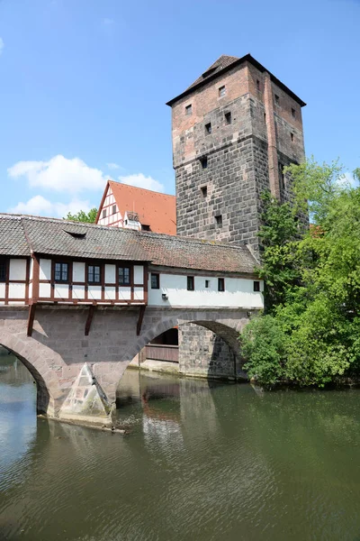 Henkersteg Steg Wasserturm Tower Watchtower Bridge Pegnitz River Bach Nuremberg — стоковое фото