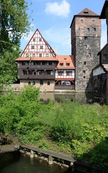 Henkersteg Steg Weinstadl Weinstadl Wasserturm Turm Wachturm Bridge Pegnitz River — стоковое фото