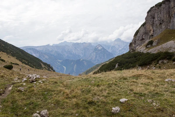 Όμορφη Θέα Στις Άλπεις Βουνά Φόντο — Φωτογραφία Αρχείου