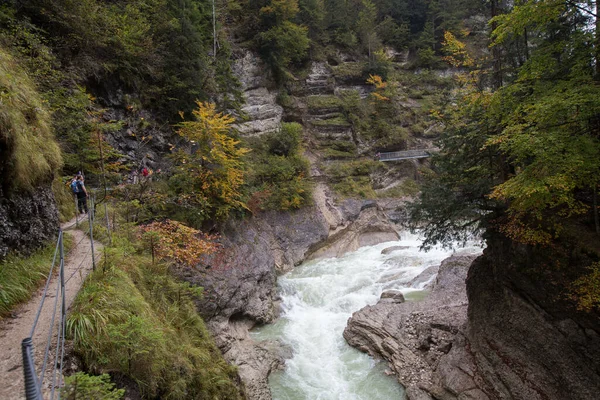 Bergsflod Schweiziska Alperna — Stockfoto