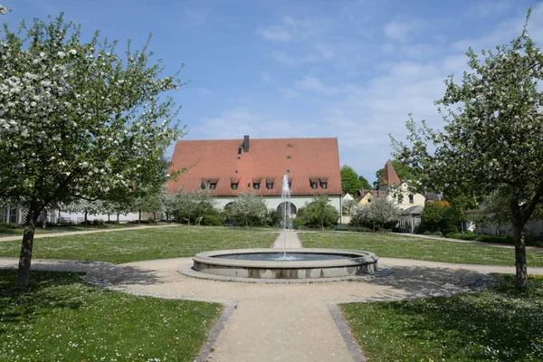 Amberg,malteser,maltesergarten,malteserhof,architecture,city wall,Bavaria,Eastern Bavaria,Germany,old town,picturesque,picturesque,garden,park,flowers,beet,beds,flower beds,flower beds,flower beds — Stock Image Amberg Malteser Maltesergarten Malteserhof Architecture City Wall Bavaria Eastern Bavaria Stock Image