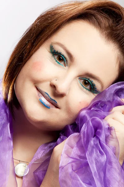 Mujer Feliz Con Fuertes Nidos Maquillaje Paño — Foto de Stock