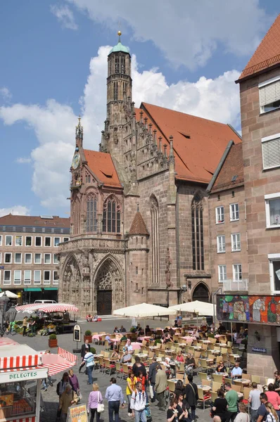 Frubenkirche Hauptmarkt Markt Marktplatz Nernberg フランケン バイエルン 旧市街 毎週の市場 愛の教会 — ストック写真