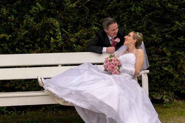 Braut Und Bräutigam Hochzeitstag — Stockfoto